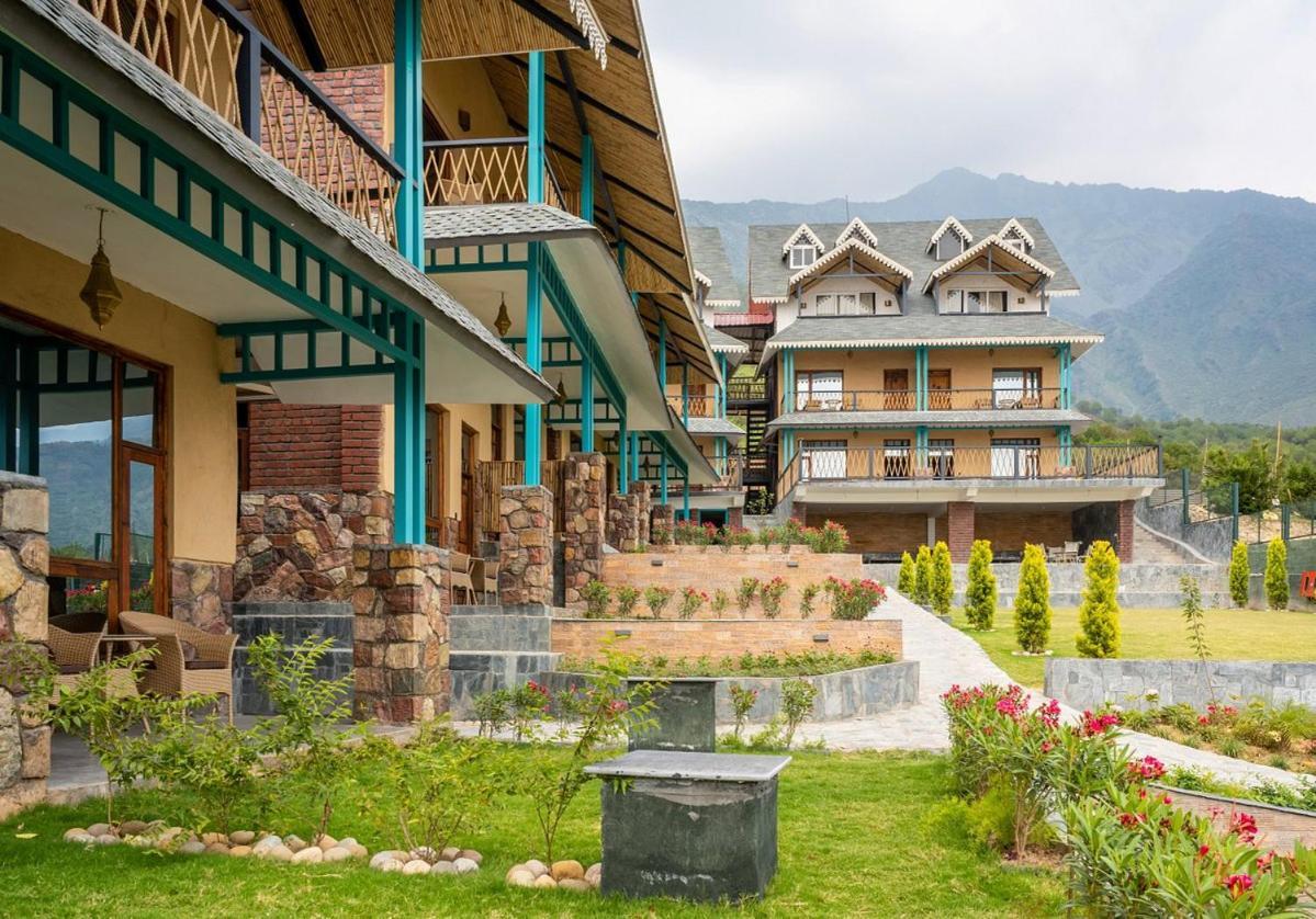 Tiaraa Jujurana Resort T Pathyar Exteriör bild